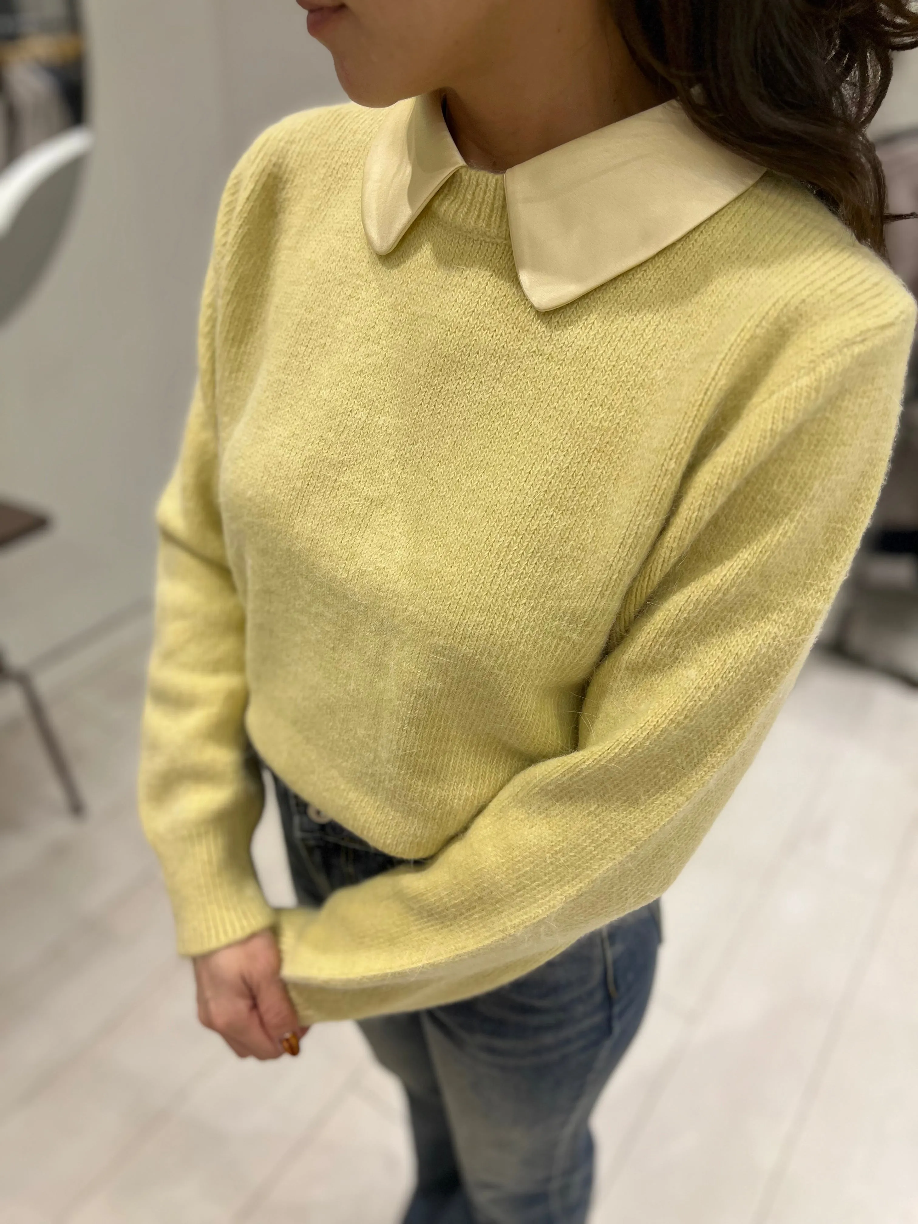 MILKY Silky collar sweater